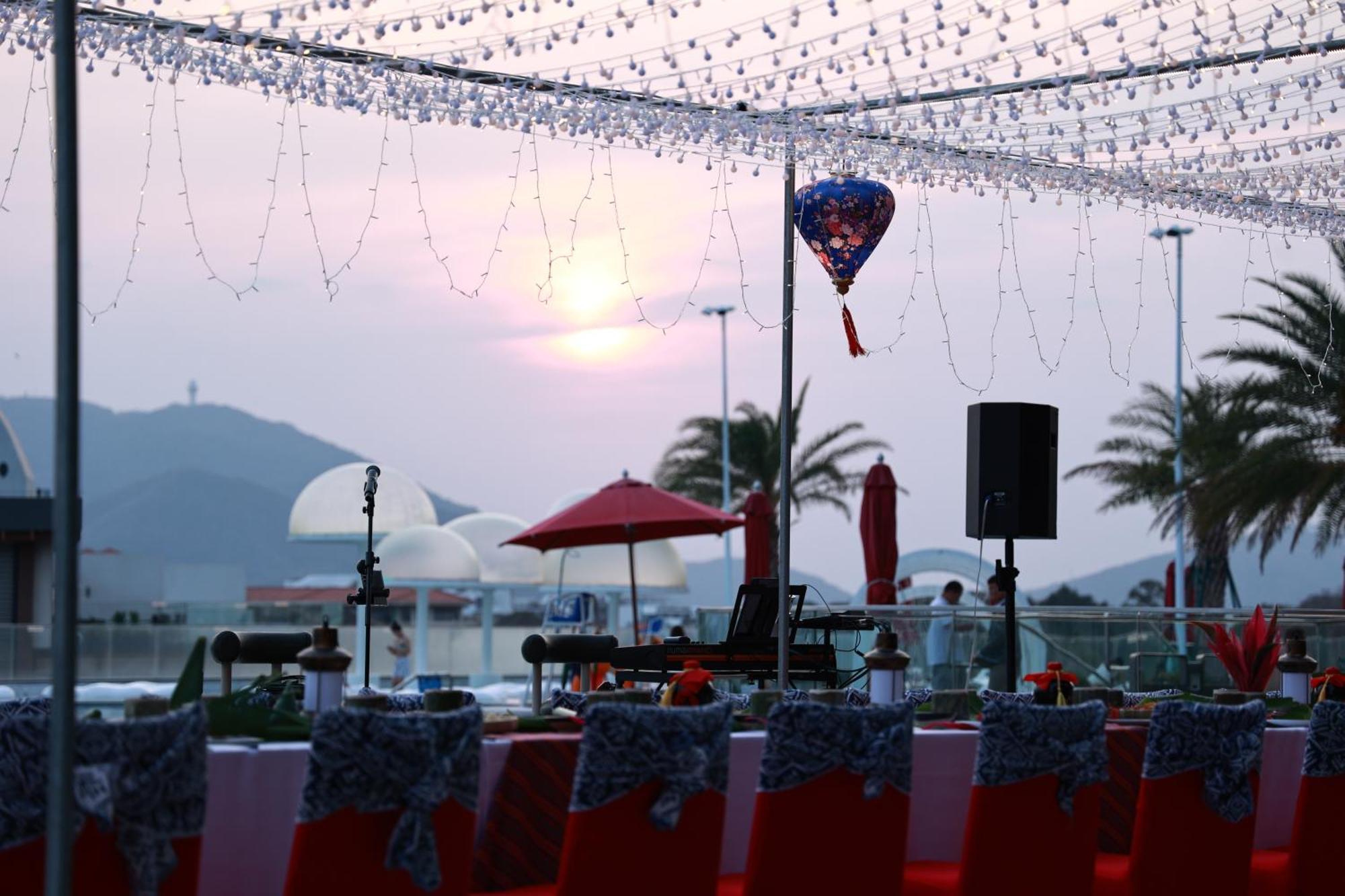 Holiday Inn & Suites Sanya Yalong Bay Exterior foto